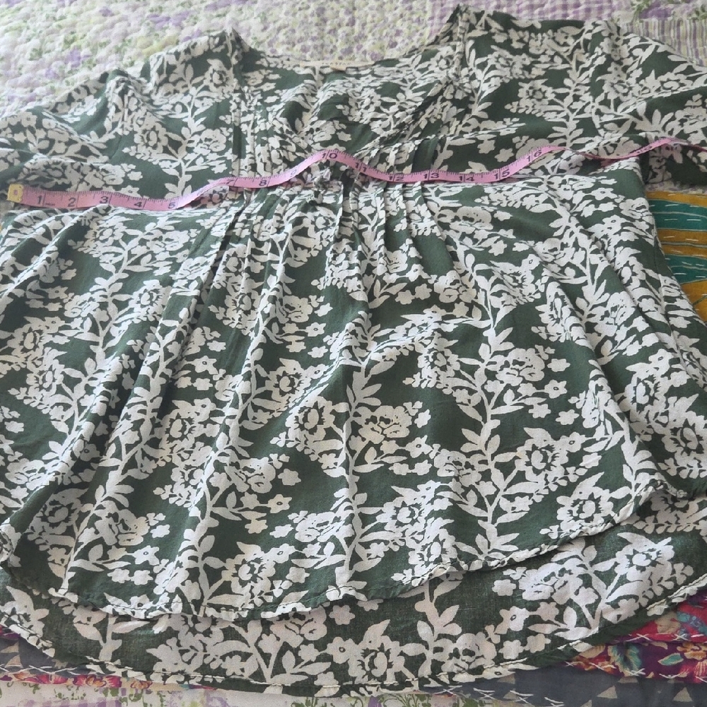 Fun 2 Fun Green and White Floral Blouse